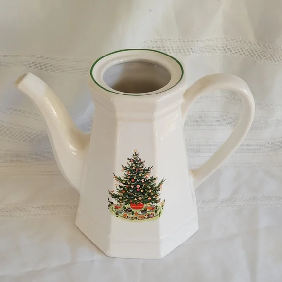 Christmas Heritage Tea/Coffee Set - Picture 5 of 8